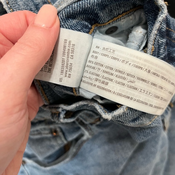 Abercrombie & Fitch Light Blue Denim mom Jeans - Picture 2 of 6
